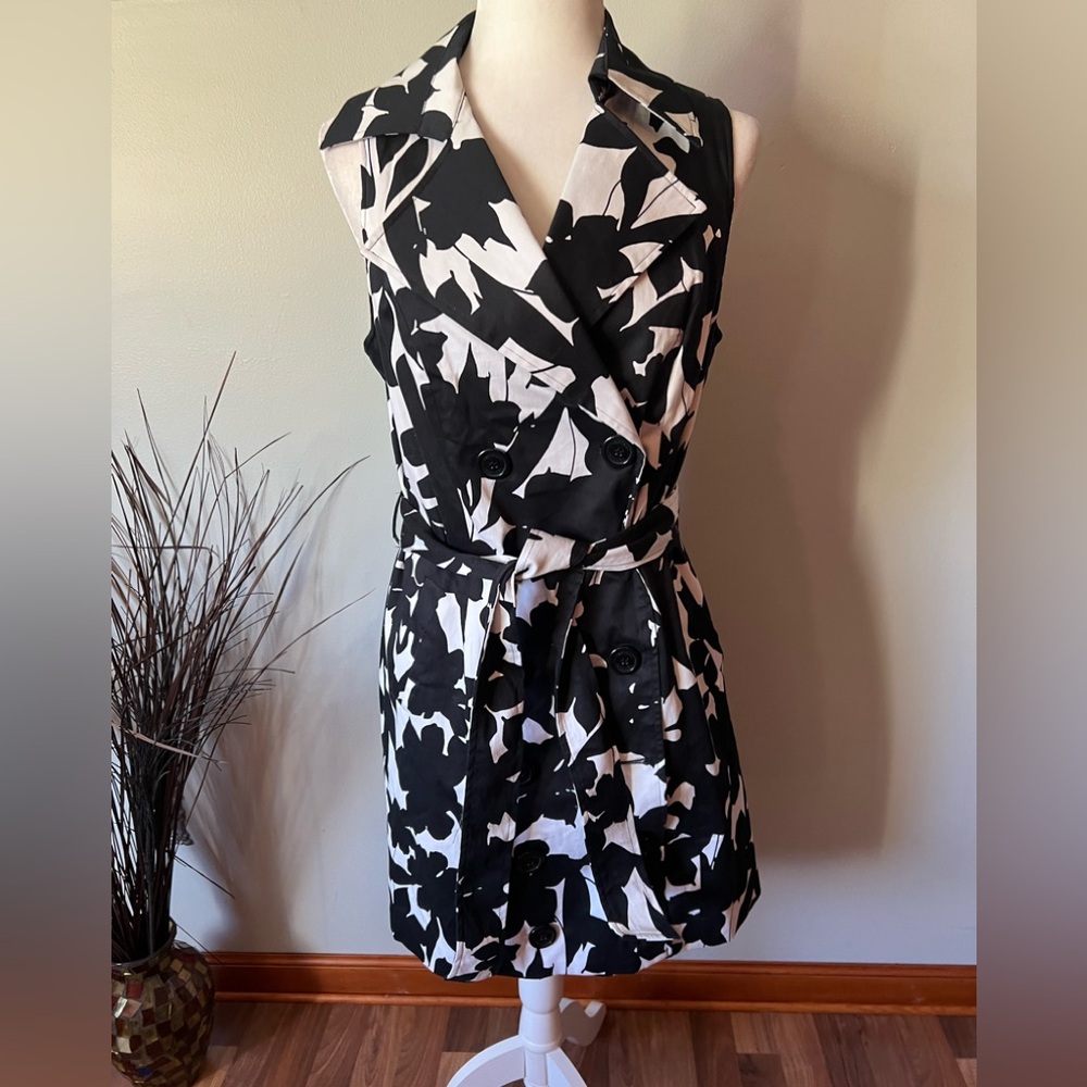 Vertigo Paris Black and White floral print dress